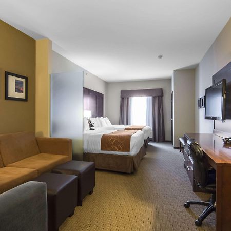 Comfort Suites Saskatoon Exterior photo