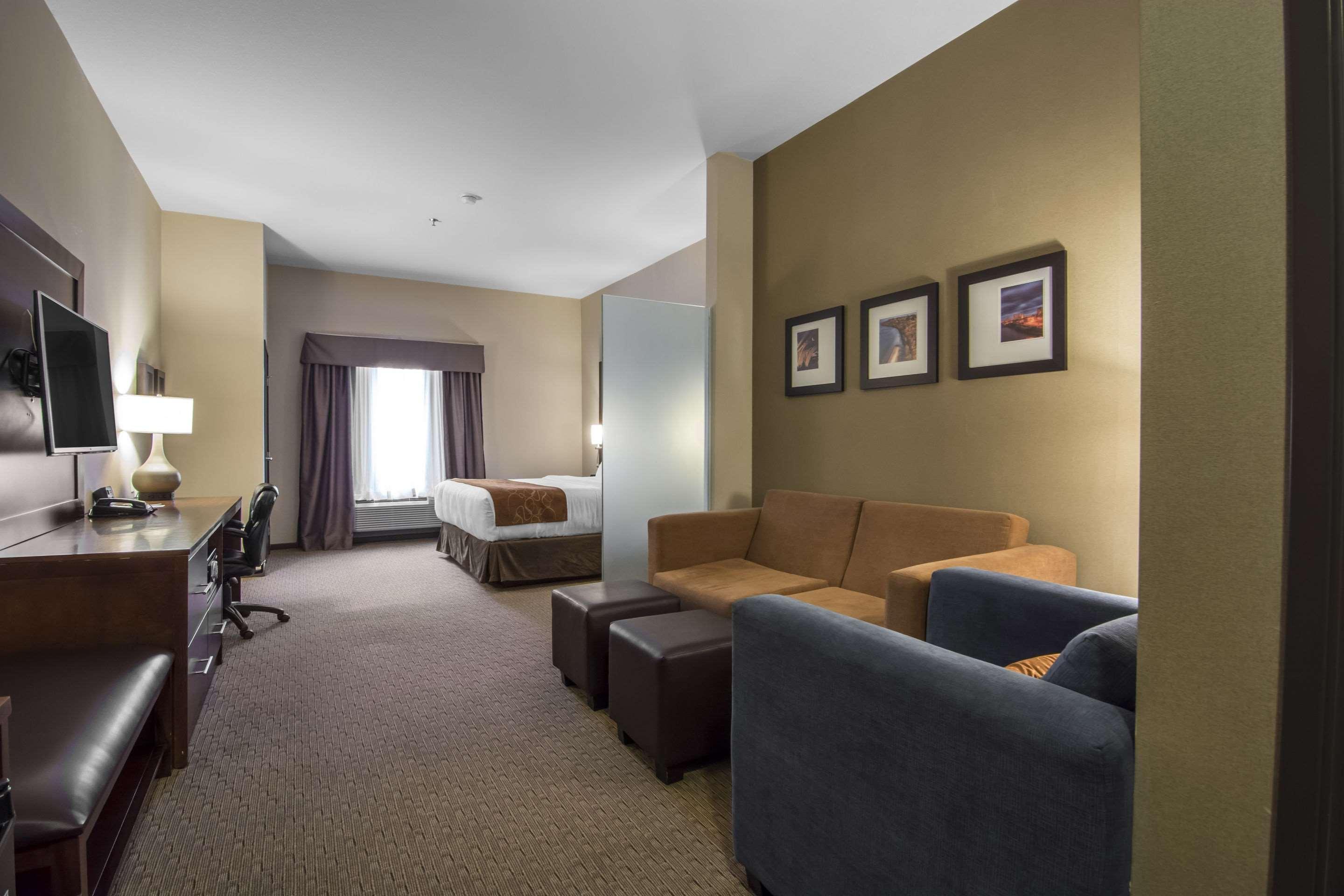 Comfort Suites Saskatoon Exterior photo