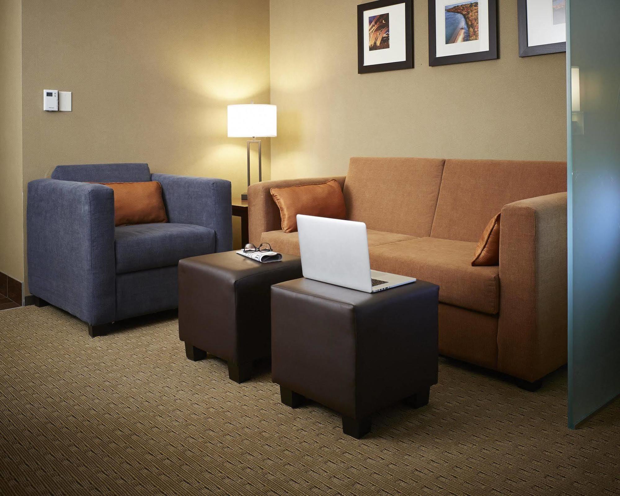 Comfort Suites Saskatoon Exterior photo